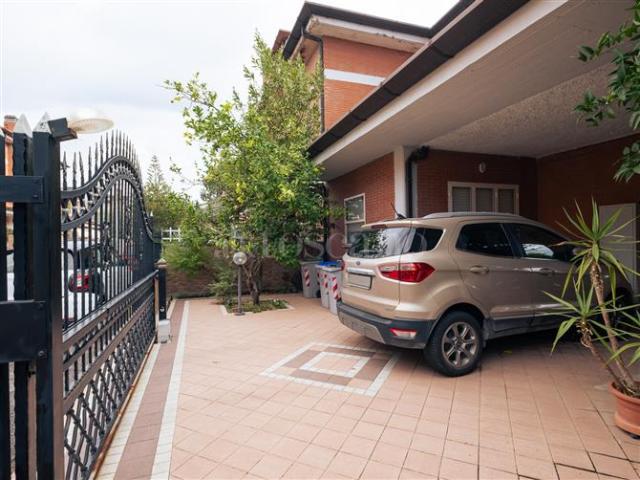Villa di 200 mq a Cucchiarelli, Quartiere Europa Latina
