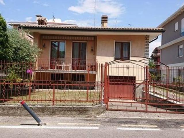 Prestigiosa villa di 213 mq in vendita Bardolino, Veneto
