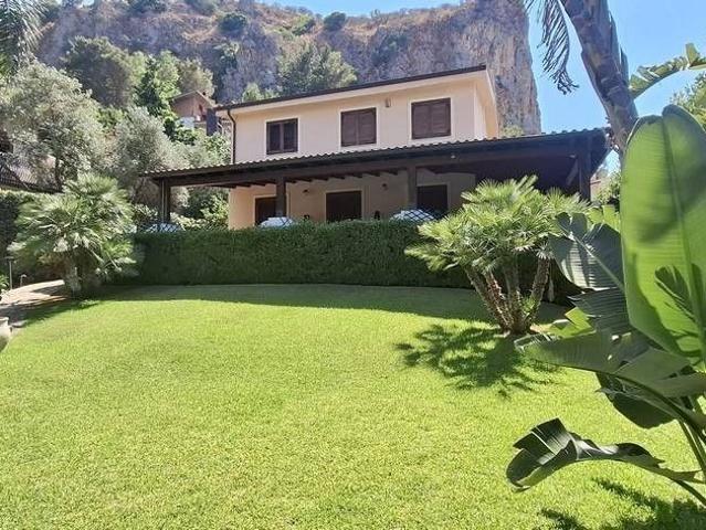 Prestigiosa villa di 200 mq in vendita, SP3bis, Carini, Sicilia