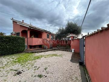 Villa di 220 mq a Axa, Casal Palocco, Infernetto Roma