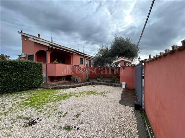 Villa di 220 mq a Axa, Casal Palocco, Infernetto Roma