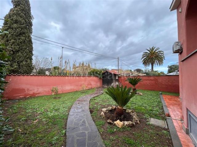 Villa di 220 mq a Axa, Casal Palocco, Infernetto Roma