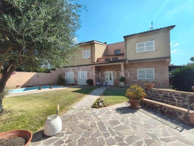 Villa di 230 mq a Axa, Casal Palocco, Infernetto Roma