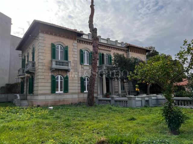 Villa di 230 mq a Centro Storico, Pineta Zerbi Reggio di Calabria