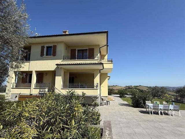 Villa di 237 mq in vendita Sant'Egidio alla Vibrata, Abruzzo
