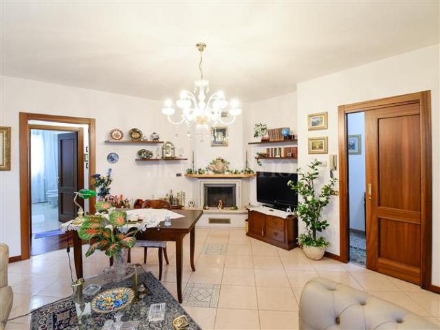 Villa di 270 mq a Centro Erba