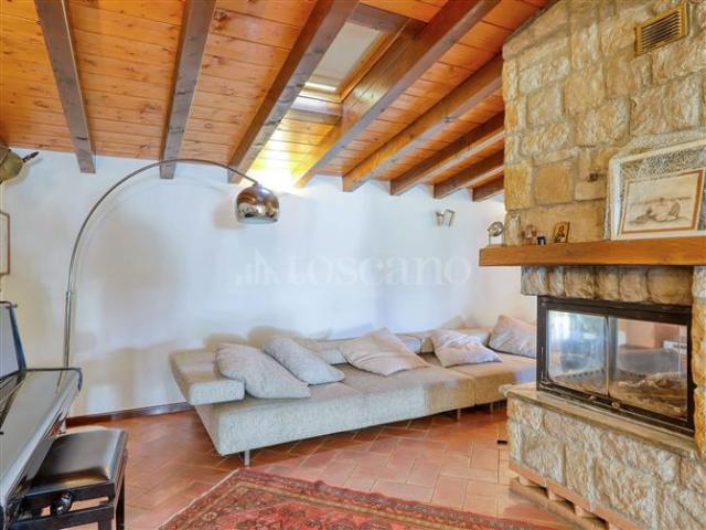 Villa di 270 mq a Sant'Ambrogio, Velate, Avigno, Santa Maria del Monte Varese