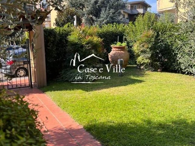 Villa di 280 mq in vendita Via Toscano Magazzini, 48, Prato, Toscana