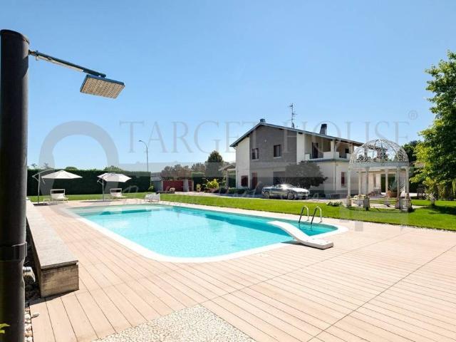 Villa di 290 mq in vendita Via Fratelli Bandiera, 31, Robecco sul Naviglio, Lombardia