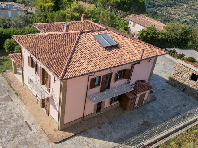 Villa di 302 mq in vendita Via Municipio, Lustra, Campania