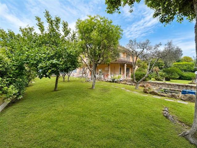 Villa di 310 mq a Axa, Casal Palocco, Infernetto Roma