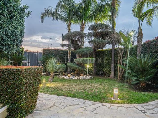 Villa di 320 mq a Aci Sant'Antonio