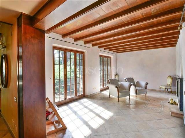 Villa di 320 mq a Centro Appiano Gentile