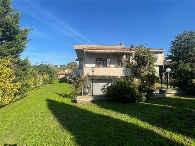 Villa di 320 mq a Castagnole, Due Santi, Cava dei Selci Marino