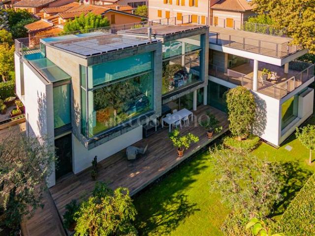 Villa di 350 mq a Centro Quattro Castella