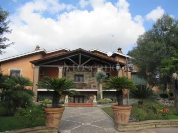 Villa di 350 mq a Axa, Casal Palocco, Infernetto Roma