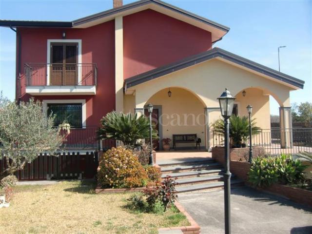 Villa di 360 mq a Aci Bonaccorsi