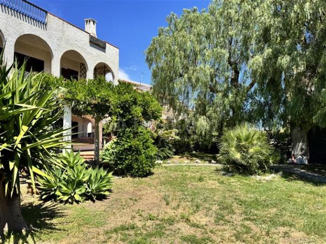 Villa di 380 mq a Vampolieri Aci Catena