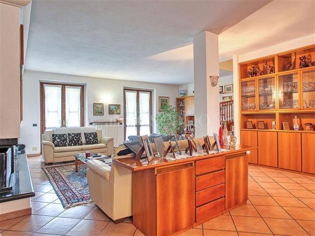 Villa di 380 mq a Marchirolo