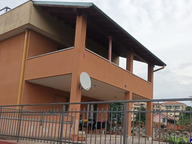 Villa di testa vicino stazione fnm