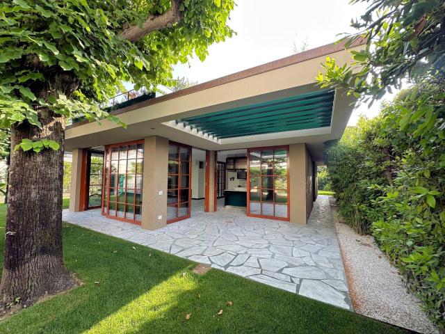 Villa di ampia superficie in zona residenziale con rifinitur. 160m² Forte dei Marmi