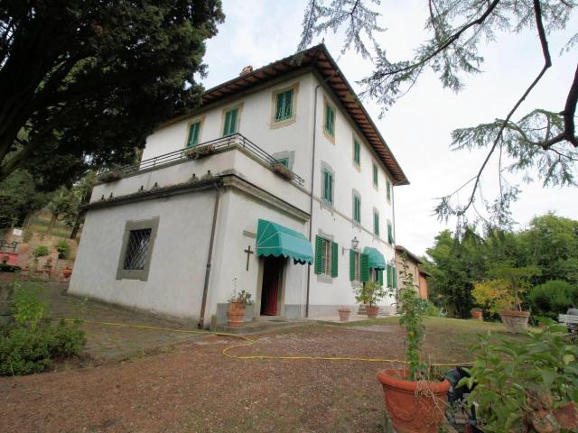 Villa di assoluto pregio con dependance parco e piscina in p. 780m² Uzzano