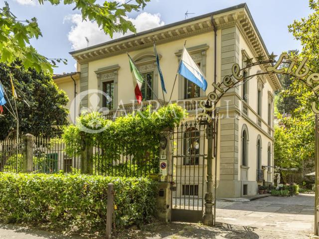 Villa di charme in perfetto stile liberty, ex hotel in conte. 750m² Firenze