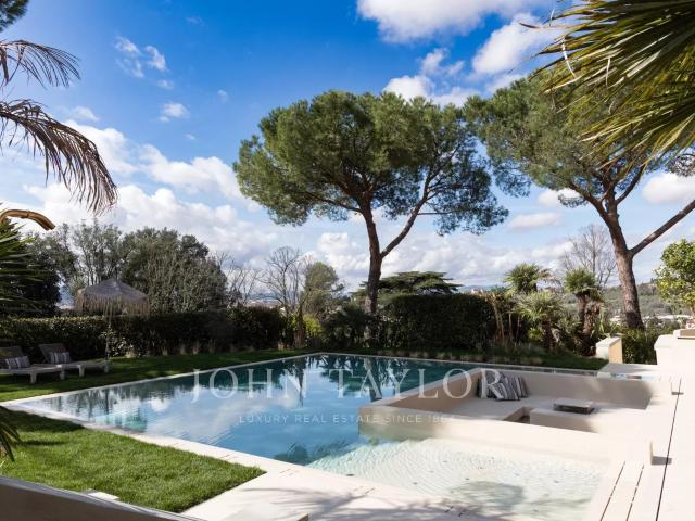 Villa di Lusso a Firenze con 4 camere da letto e piscina