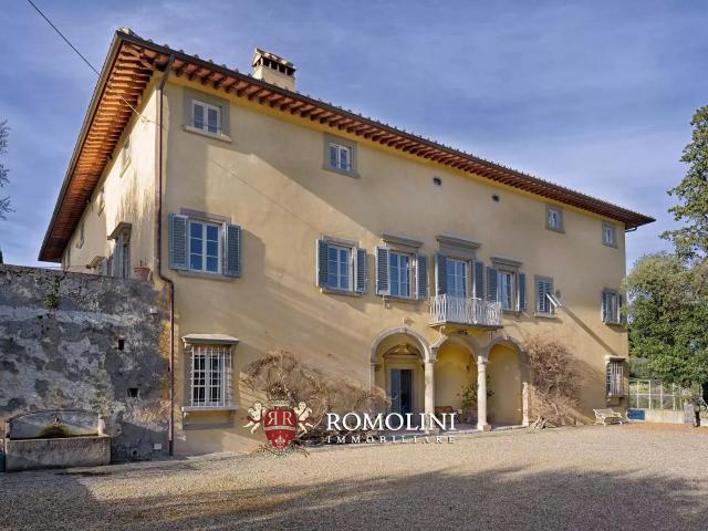 Villa DI Lusso Con Piscina E Oliveto In Vendita A Firenze 1500m² Bagno a Ripoli