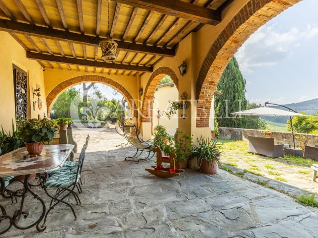 Villa di lusso con piscina sulle colline fiorentine 760m² Scandicci