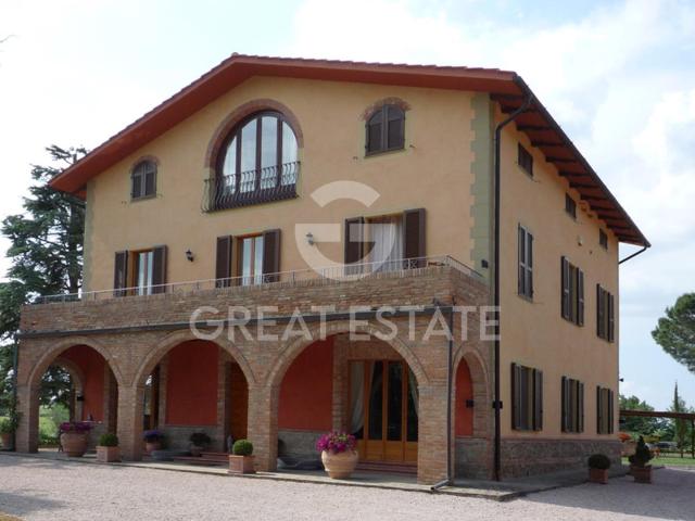 Villa Di Mezzo 830m² Cortona