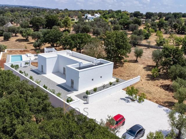 Villa di nuova costruzione con trullo, lamia e piscina nella. 200m² Ostuni
