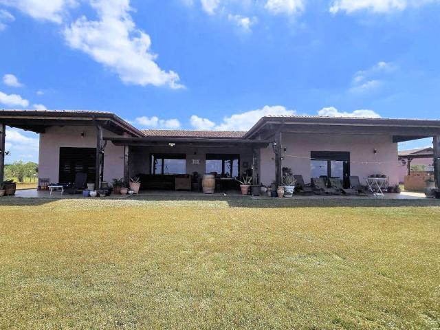Villa di recente costruzione con ampio terreno e vista panor. 200m² Magliano in Toscana
