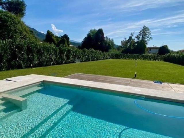 Villa di recente realizzazione con piscina in vendita a Piet. 200m² Pietrasanta