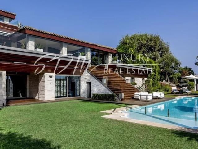 VILLA D'INSPIRATION JAPONAISE AVEC VUE MER
