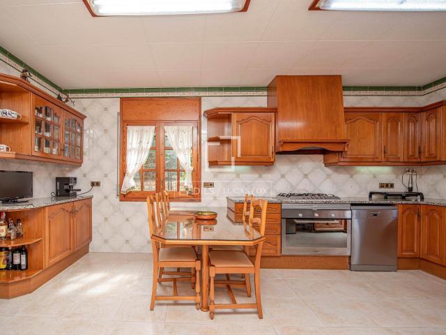 Villa Diana fue construida en 1998 y tiene una superficie de. 660m² Sant Feliu de Guíxols