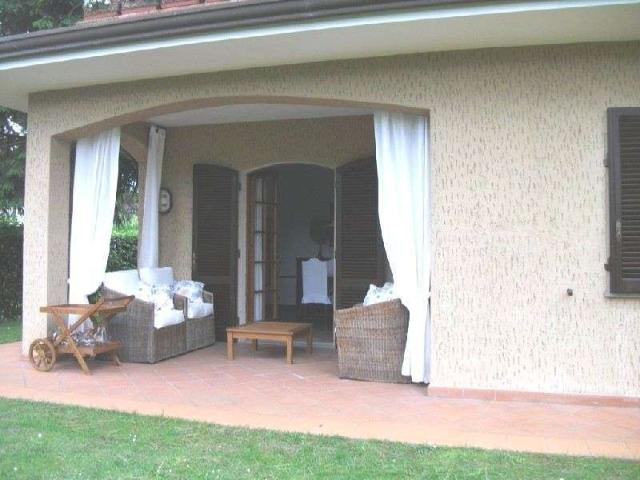 Villa disponibile per affitto stagionale o annuale Galleria Fotografica Richiedi informazioni su questo immobile Descrizione Servizi