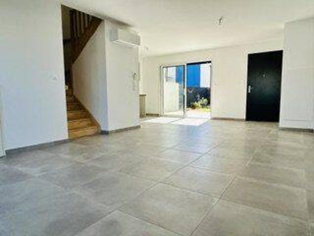 Villa duplex Avec jardin et stationnement