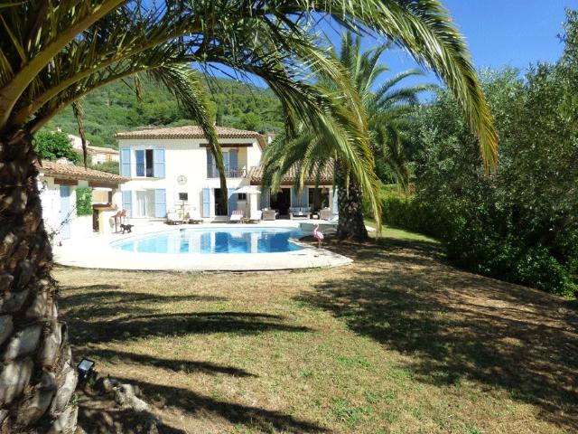Villa Élégante avec Piscine Chauffée, Intérieurs Raffinés &. 185m² Seillans