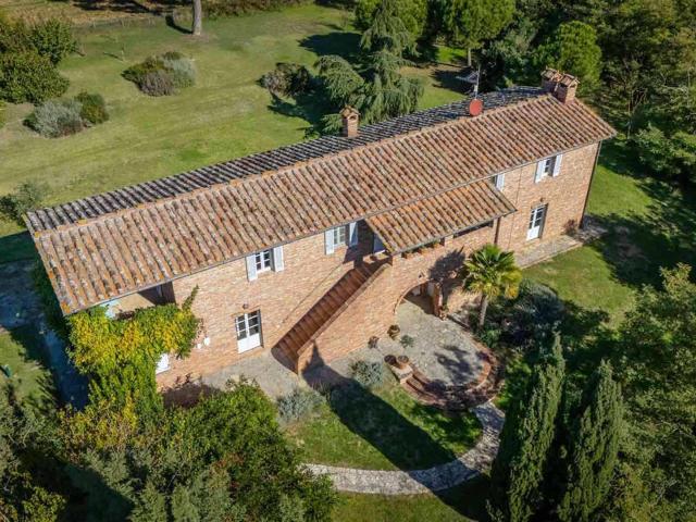 Villa Elegante con 4 Camere da Letto, Piscina e Dependance. 414m² Castiglione del Lago