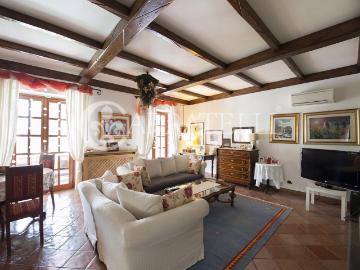 Villa elegante di circa. 500 mq con giardino privato di 3.60. 700m² Riano
