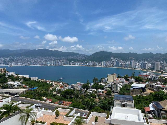 VILLA EN VENTA ZONA RESIDENCIAL ACAPULCO