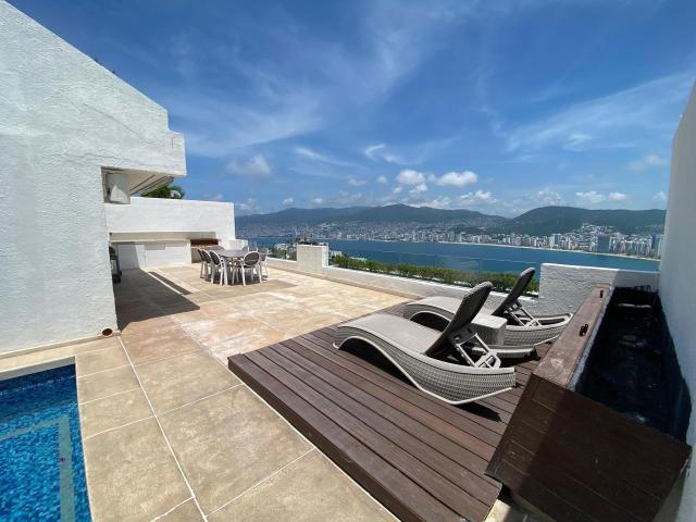 VILLA EN VENTA ZONA RESIDENCIAL ACAPULCO