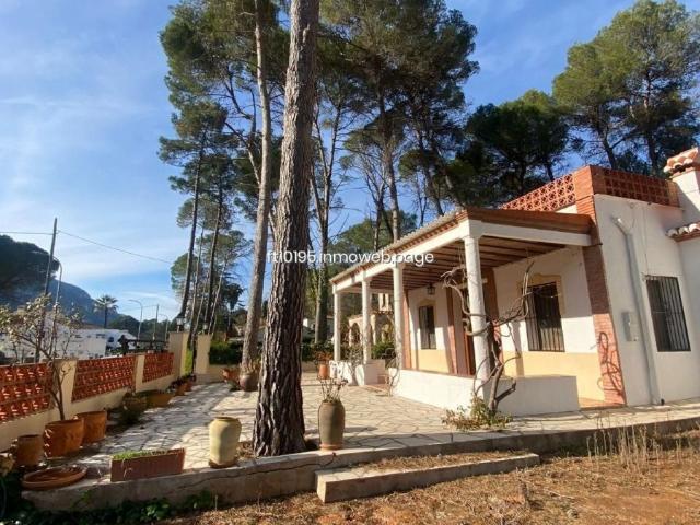 Villa en venta. Barx