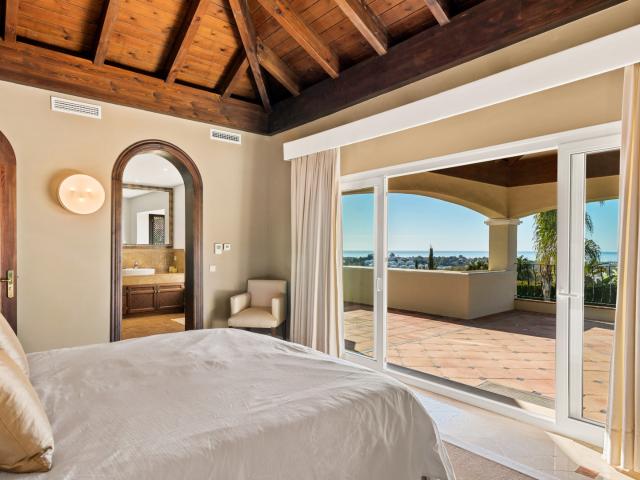 Villa en venta. Benahavis