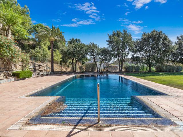 Villa en venta. Benahavis