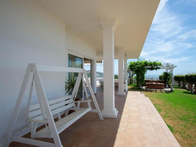 Villa En Venta En Torrox Costa La casa cuenta con amplias te. 0m² Torrox
