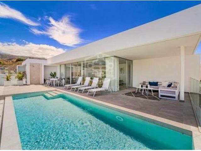 villa en Venta en Adeje. UEBZ T1452