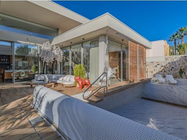 Villa en Venta en Benijófar, Alicante