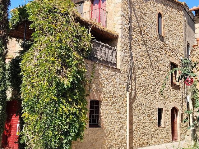 Casa en venta en calle D'en Vas, Forallac, de 175 m² 3 habitaciones por 740.000